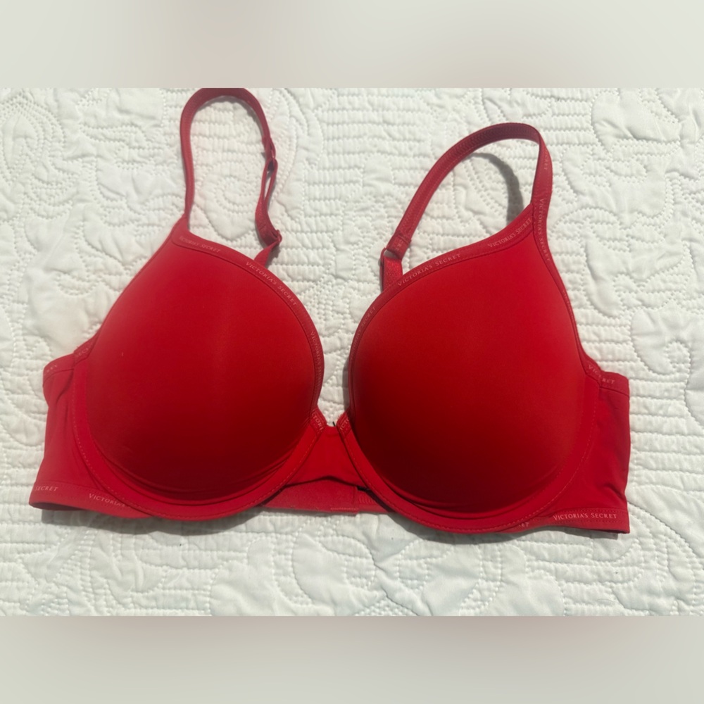 Victoria’s Secret Bra Size 36C Red Push Up T-Shirt Bra NWOT